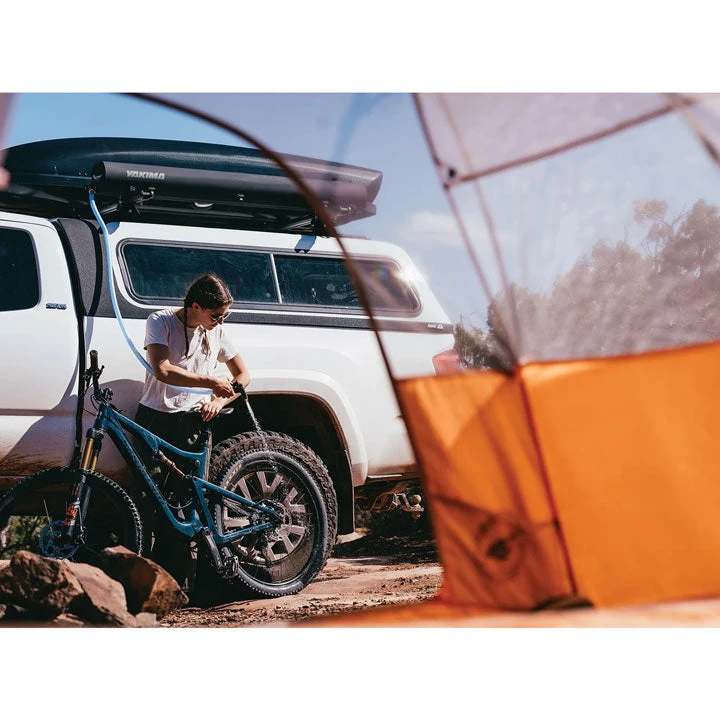 Yakima RoadShower 7 Gallon Gear 2 Yakima RoadShower 7 Gallon Gear